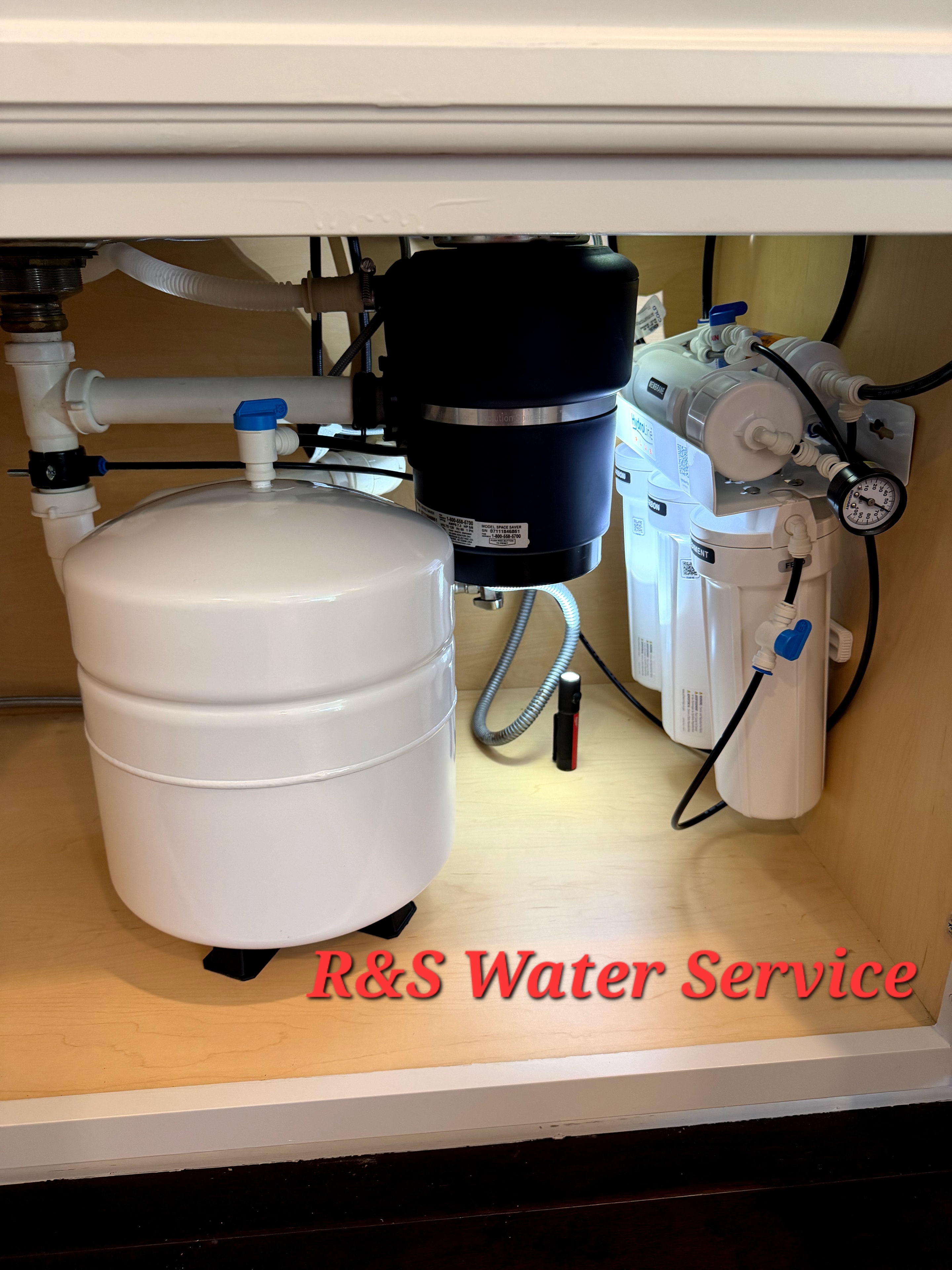 Under-sink reverse osmosis water filtration system